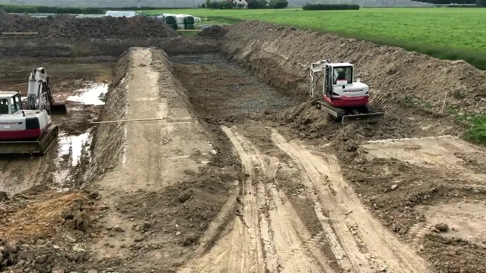 Izkop gradbene jame z bagri Bislimaj Inženiring